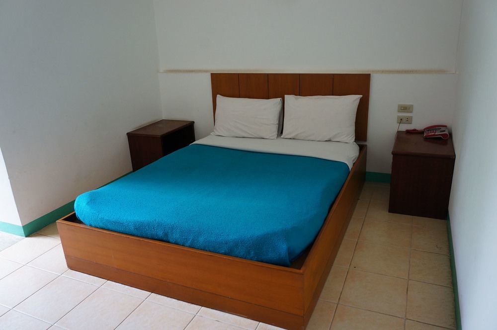 Plernpetch Hotel Surat Thani Exterior foto